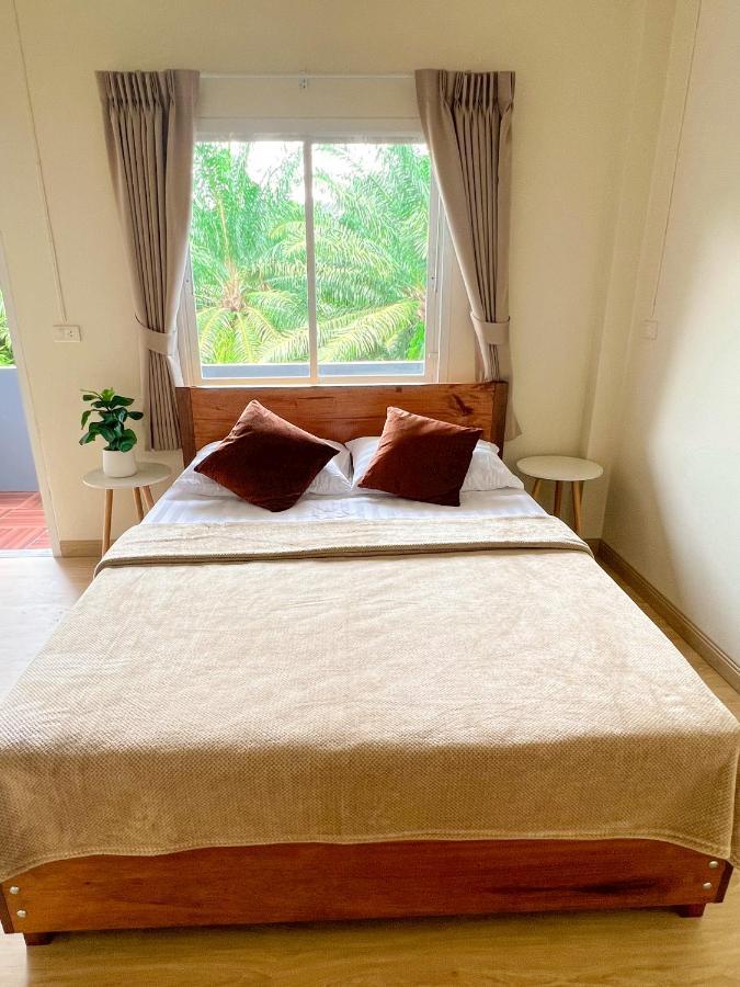 Private Room With Share Bathroom At Little Wild House Khaosok Khao Sok National Park Eksteriør billede