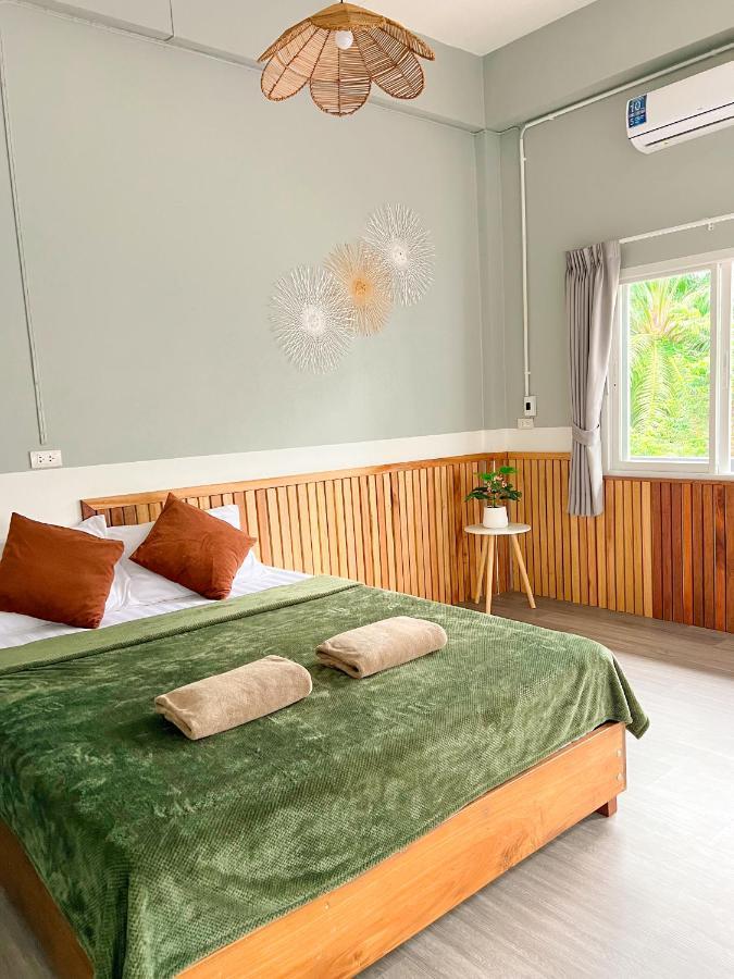 Private Room With Share Bathroom At Little Wild House Khaosok Khao Sok National Park Eksteriør billede