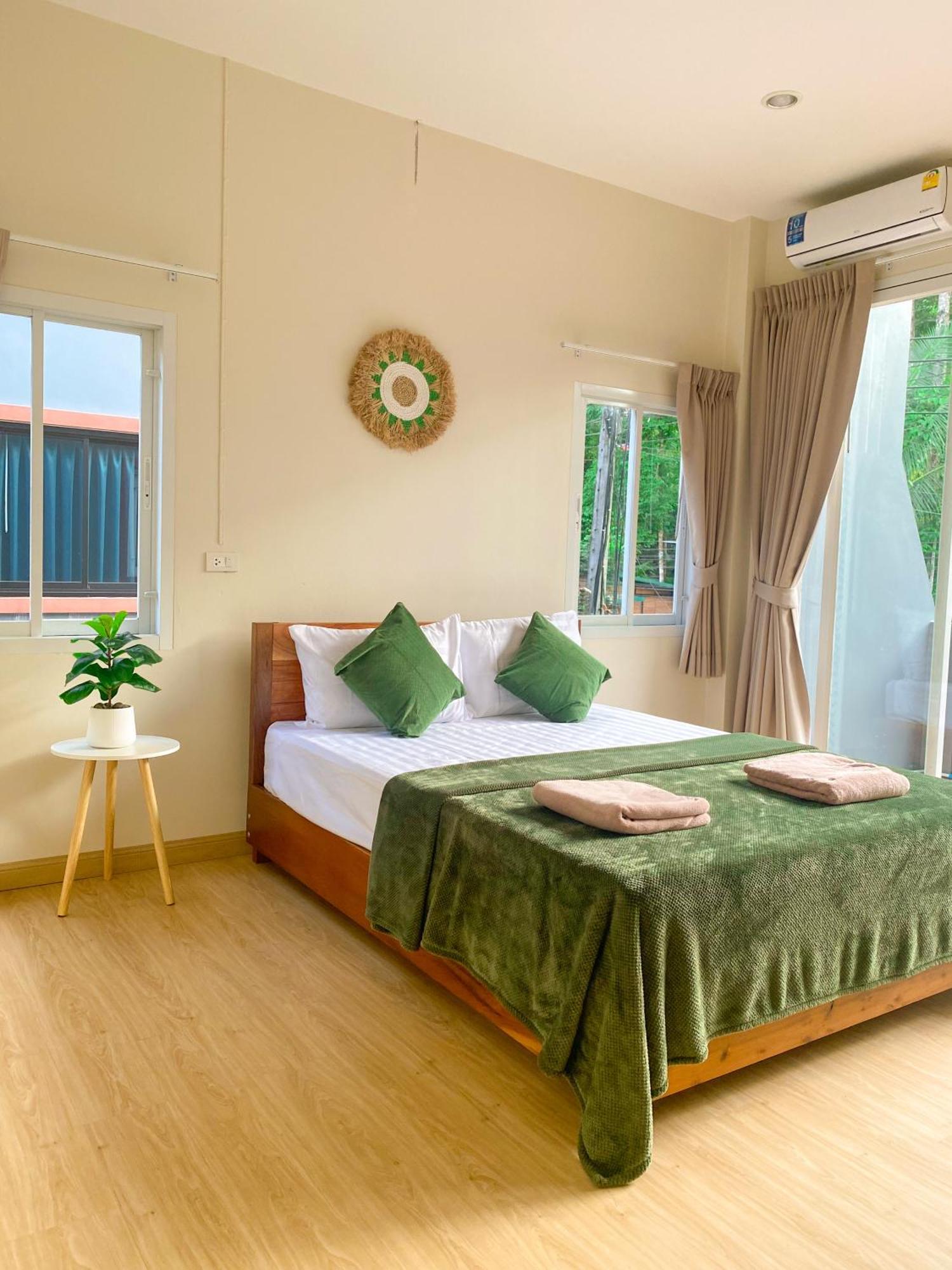 Private Room With Share Bathroom At Little Wild House Khaosok Khao Sok National Park Eksteriør billede