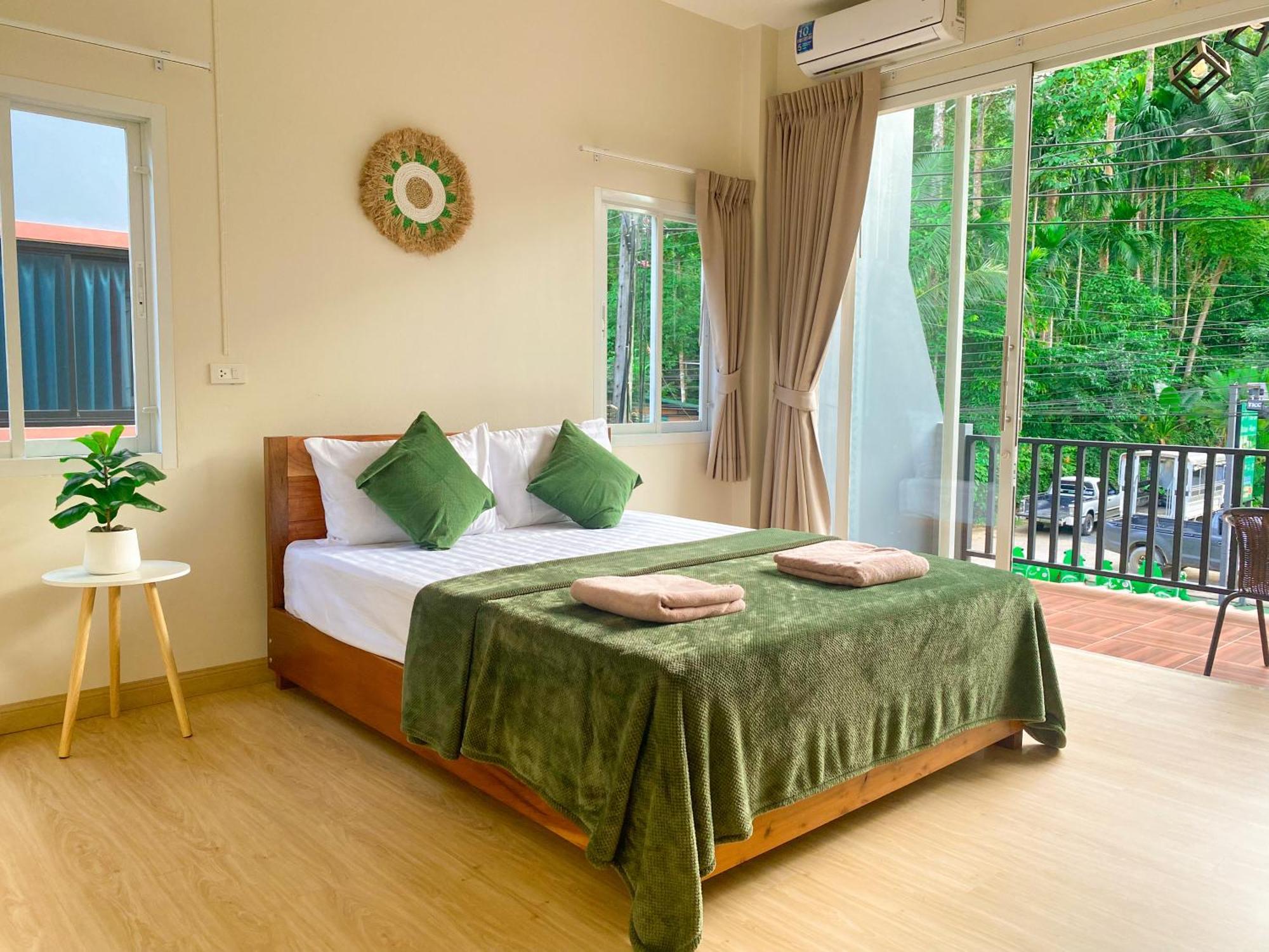 Private Room With Share Bathroom At Little Wild House Khaosok Khao Sok National Park Eksteriør billede
